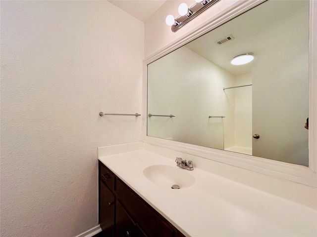 8800 Clearbrook TRL B, Austin, TX 78729