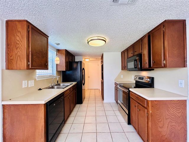 8800 Clearbrook TRL B, Austin, TX 78729