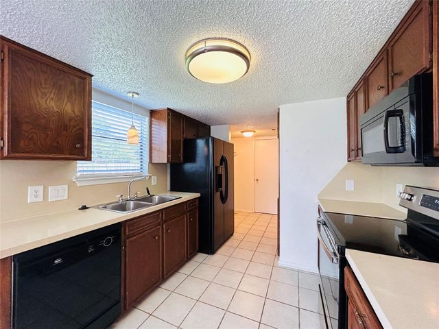 8800 Clearbrook TRL B, Austin, TX 78729