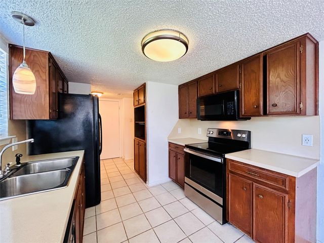8800 Clearbrook TRL B, Austin, TX 78729