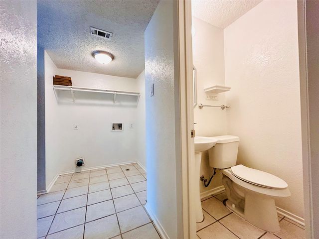 8800 Clearbrook TRL B, Austin, TX 78729