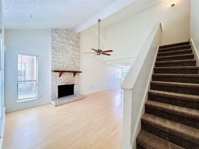 8800 Clearbrook TRL B, Austin, TX 78729