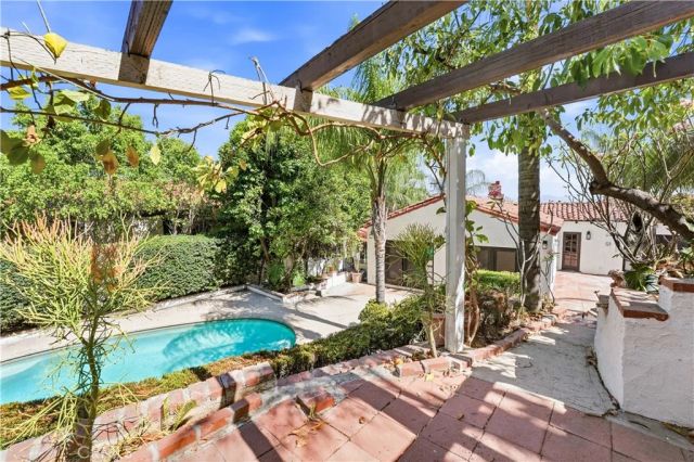980 W Edgehill, San Bernardino, CA 92405