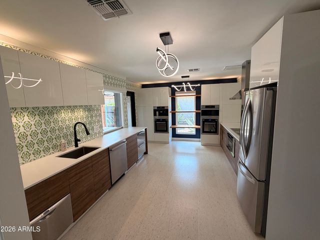 13139 W SEVILLE Drive, Sun City West, AZ 85375