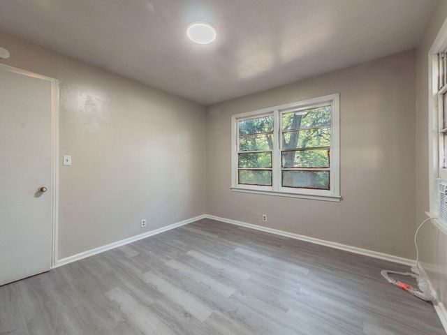 574 Oaklawn DR, Rockdale, TX 76567