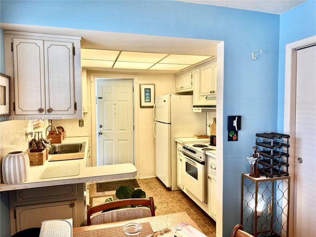 3500 Harrison St 7, Hollywood, FL 33021