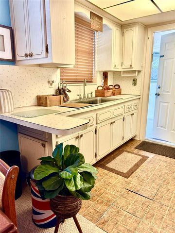 3500 Harrison St 7, Hollywood, FL 33021