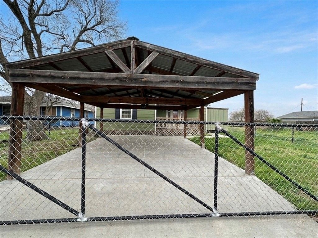 1202 Main Dr, Corpus Christi, TX 78409 — photo 3
