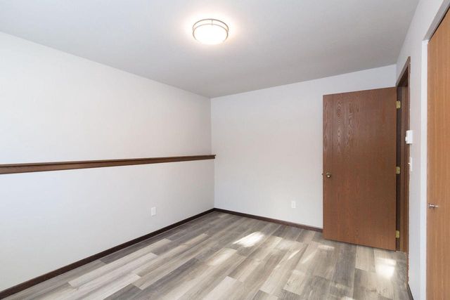 677 W 3rd AVENUE, Oshkosh, WI 54902