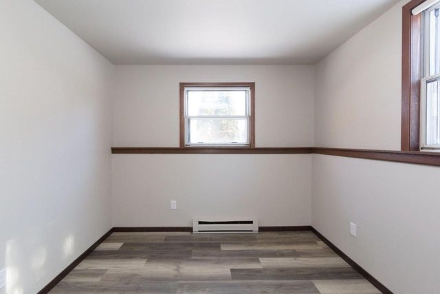 677 W 3rd AVENUE, Oshkosh, WI 54902