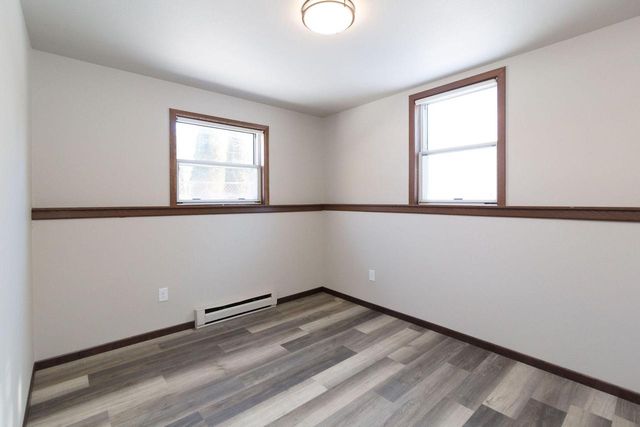 677 W 3rd AVENUE, Oshkosh, WI 54902