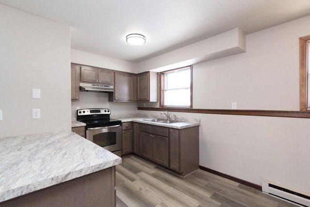 677 W 3rd AVENUE, Oshkosh, WI 54902