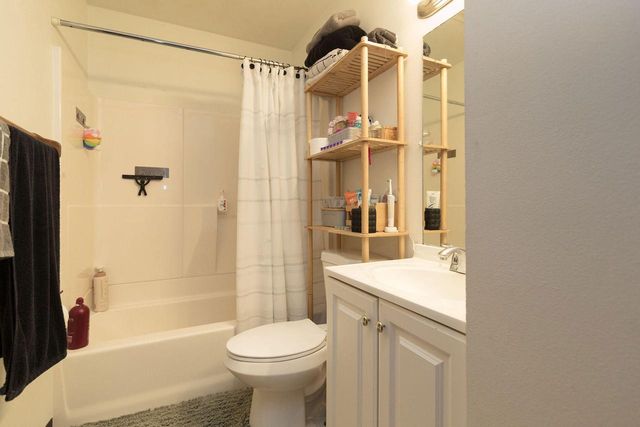 677 W 3rd AVENUE, Oshkosh, WI 54902