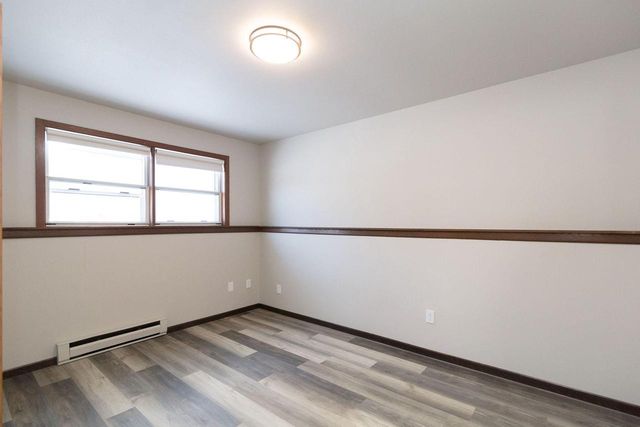 677 W 3rd AVENUE, Oshkosh, WI 54902