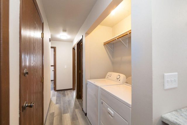 677 W 3rd AVENUE, Oshkosh, WI 54902