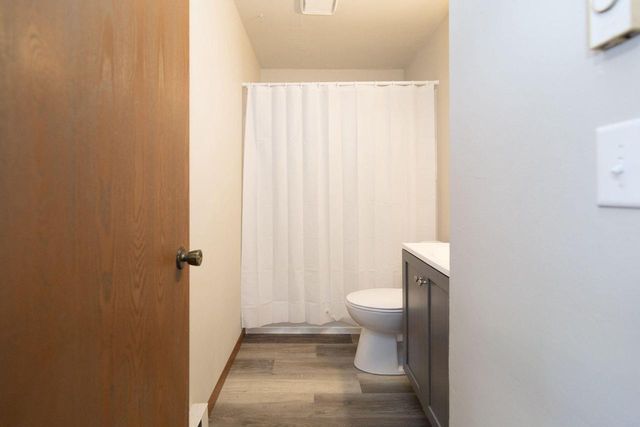 677 W 3rd AVENUE, Oshkosh, WI 54902