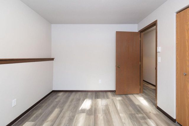 677 W 3rd AVENUE, Oshkosh, WI 54902