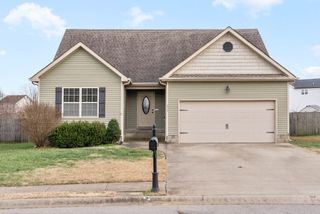 526 Falkland Cir, Clarksville, TN 37042