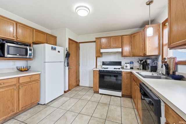 1108 HARVEST Drive, Goshen, IN 46526
