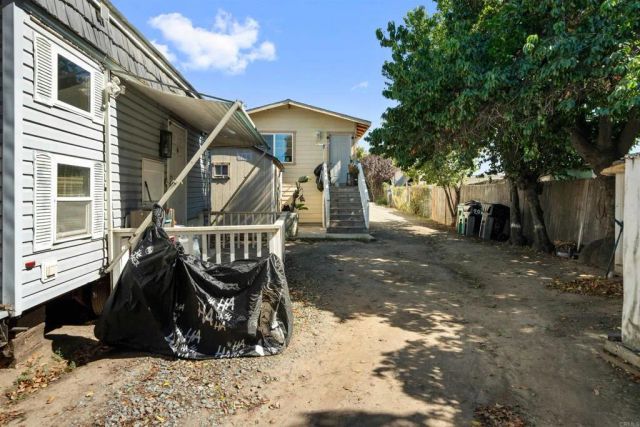 207 Cottonwood Road, San Ysidro, CA 92173