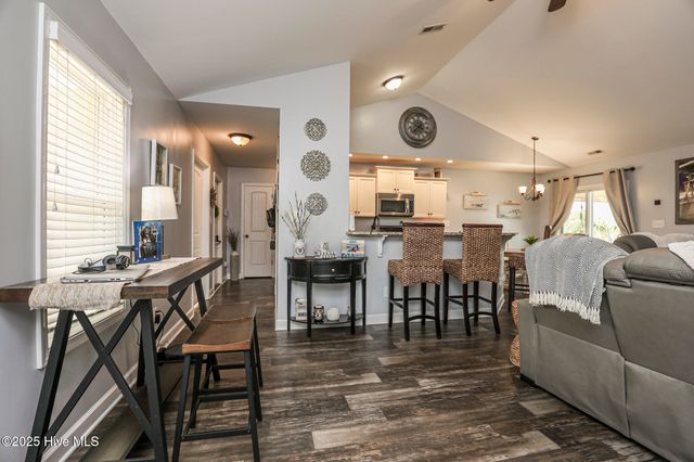 205 Chestwood Drive, Hubert, NC 28539