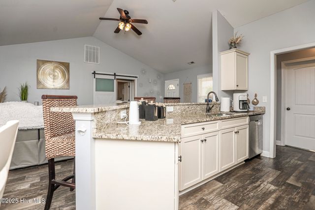 205 Chestwood Drive, Hubert, NC 28539
