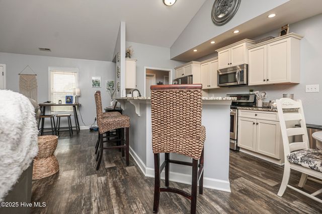 205 Chestwood Drive, Hubert, NC 28539