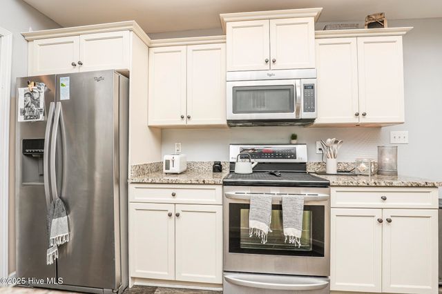 205 Chestwood Drive, Hubert, NC 28539