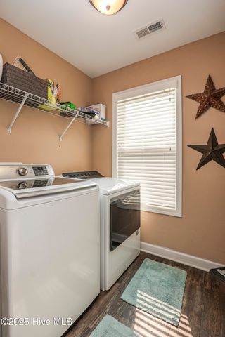 205 Chestwood Drive, Hubert, NC 28539