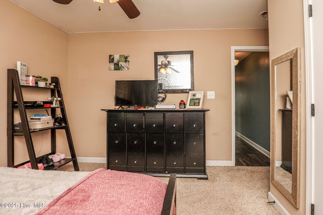 205 Chestwood Drive, Hubert, NC 28539