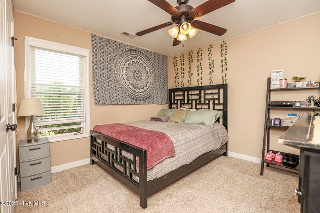 205 Chestwood Drive, Hubert, NC 28539