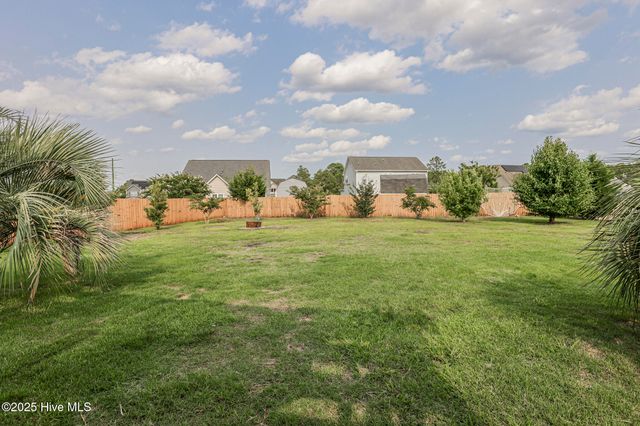 205 Chestwood Drive, Hubert, NC 28539
