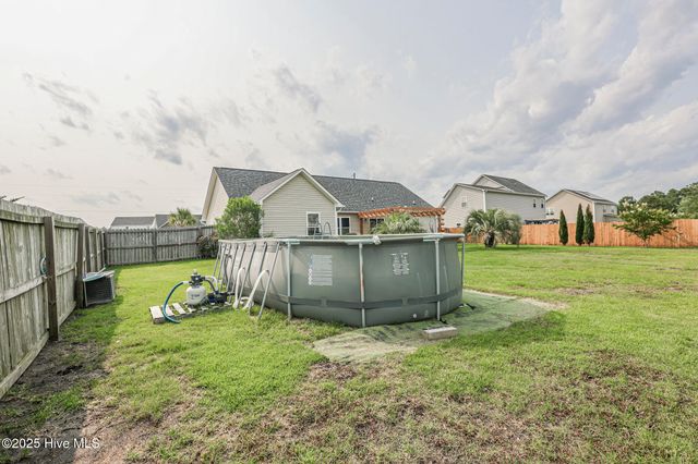 205 Chestwood Drive, Hubert, NC 28539