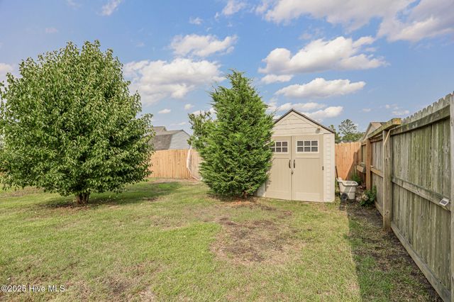 205 Chestwood Drive, Hubert, NC 28539