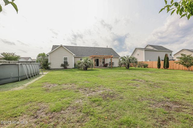 205 Chestwood Drive, Hubert, NC 28539