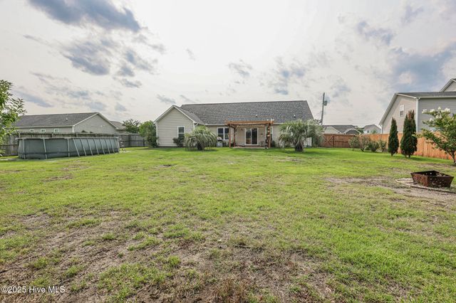 205 Chestwood Drive, Hubert, NC 28539