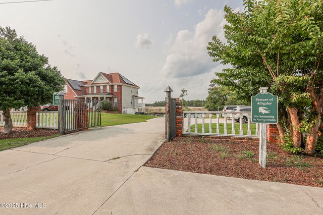 205 Chestwood Drive, Hubert, NC 28539
