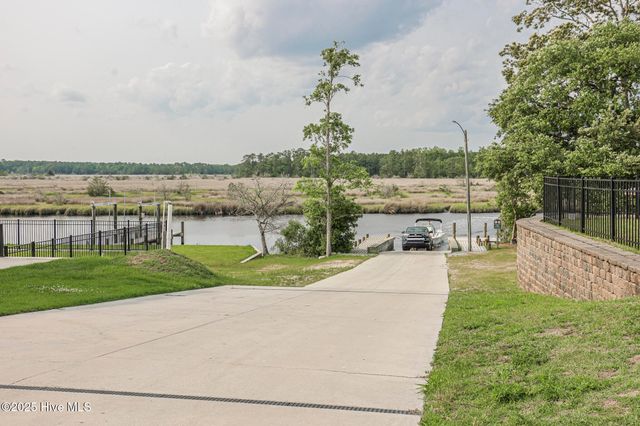 205 Chestwood Drive, Hubert, NC 28539