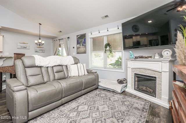 205 Chestwood Drive, Hubert, NC 28539