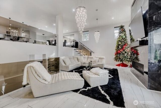 17606 Larch Way, Lynnwood, WA 98037