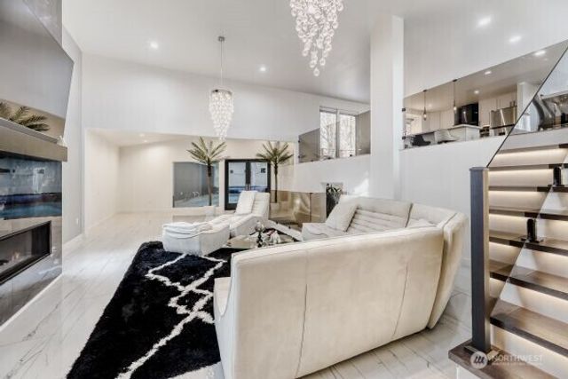 17606 Larch Way, Lynnwood, WA 98037