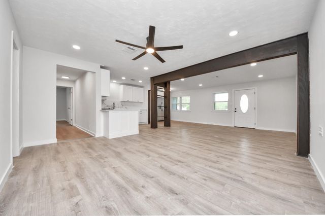 302 County Park Drive, League City, TX 77573