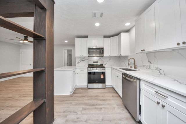 302 County Park Drive, League City, TX 77573