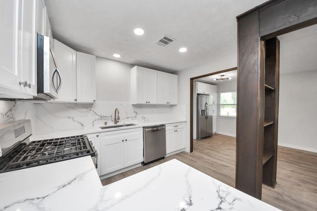 302 County Park Drive, League City, TX 77573