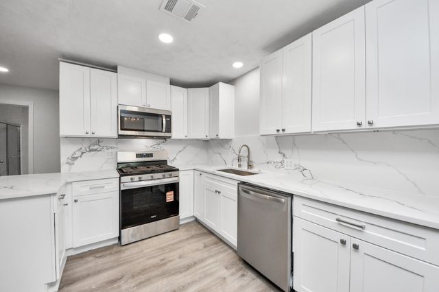 302 County Park Drive, League City, TX 77573