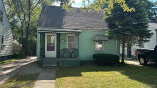 18736 Kenosha Street, Harper Woods, MI 48225