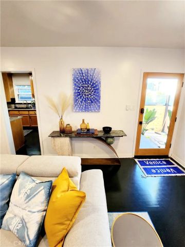 2353 Beach Avenue, Venice, CA 90291