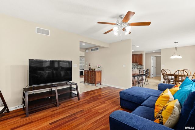 11517 N DUNMORE Drive, Dunlap, IL 61525