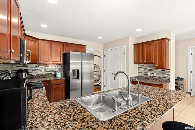 11517 N DUNMORE Drive, Dunlap, IL 61525