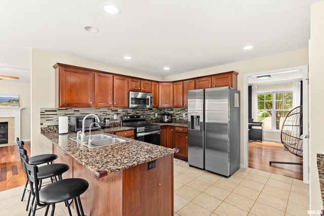 11517 N DUNMORE Drive, Dunlap, IL 61525